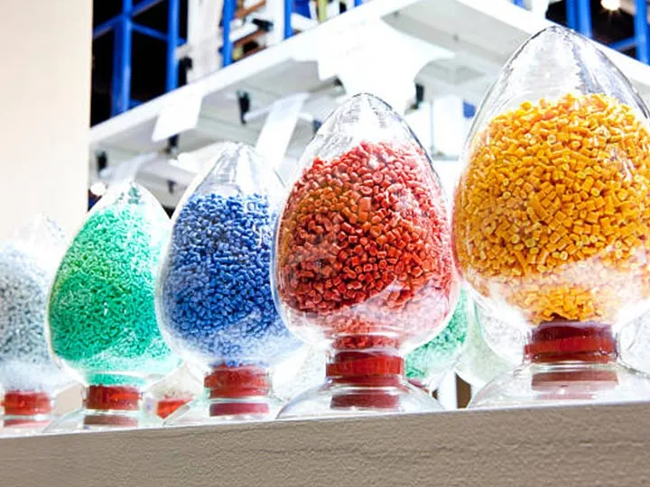 pellets de plástico producidos por peletizadora de plástico