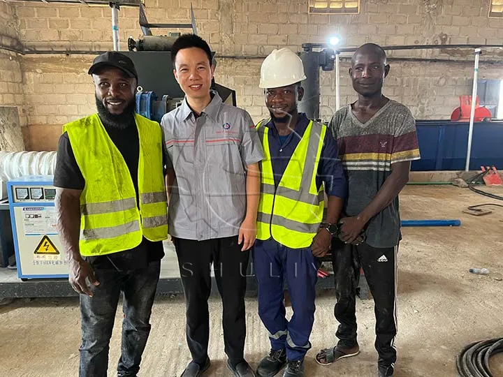 Group photo of customers and Shuliy technician