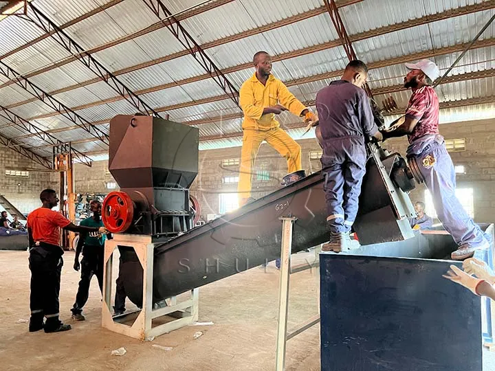 Installation d'une machine de concassage de plastique au Nigeria
